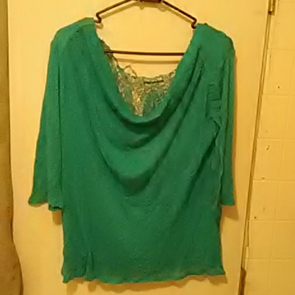 Gorgeous lace back teal 3/4 sleeve top - Picture 3 of 5